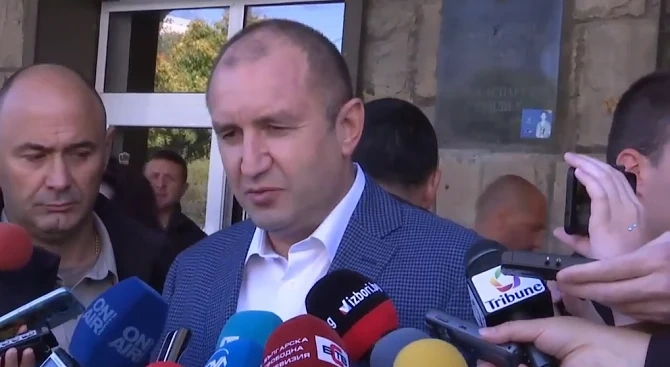Президентът Румен Радев гласува