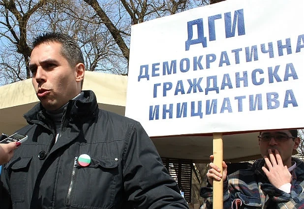 Елин Пелин: Ангел Славчев си играе със страховете на хората