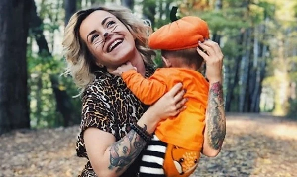 Поли Генова и синът й се маскираха за Хелоуин
