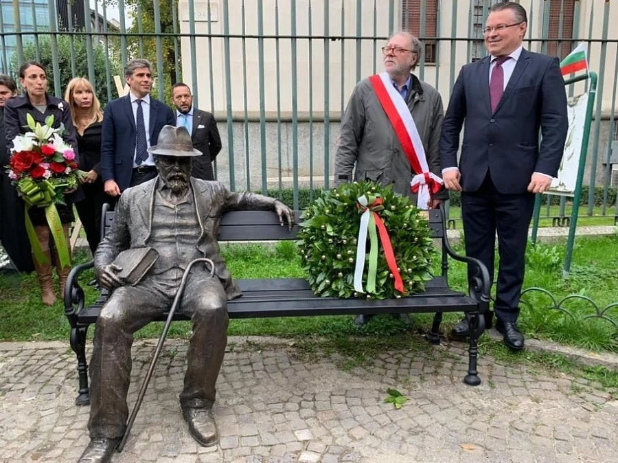 Откриха паметник на Пенчо Славейков в Милано