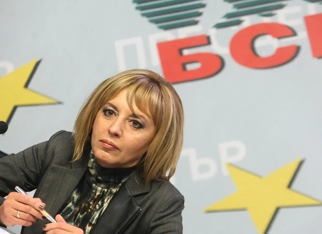 Мая Манолова не може да избяга от червената си сянка