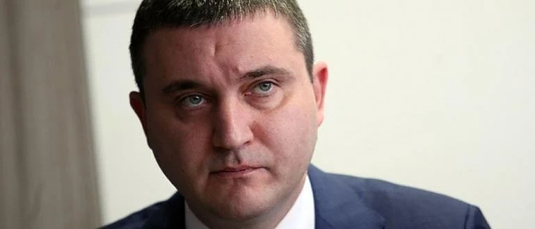 Горанов с подарък за новите кметове