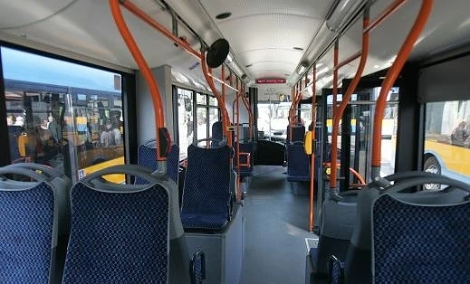 Тролей се удари в стълб в София, трима пострадаха 