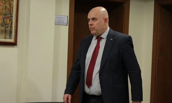 Гешев: Благодаря на Радев, че спази Конституцията