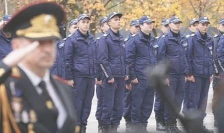 Полицаите с увеличение на заплатите с 10 % от следващата година