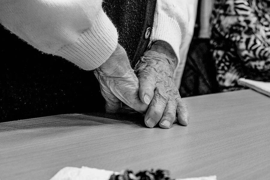83-годишна жена преминава 40 км пеша всеки ден, за да доставя поща