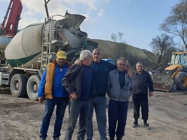 Борисов: Дори и в неделя усилено се работи по АМ \