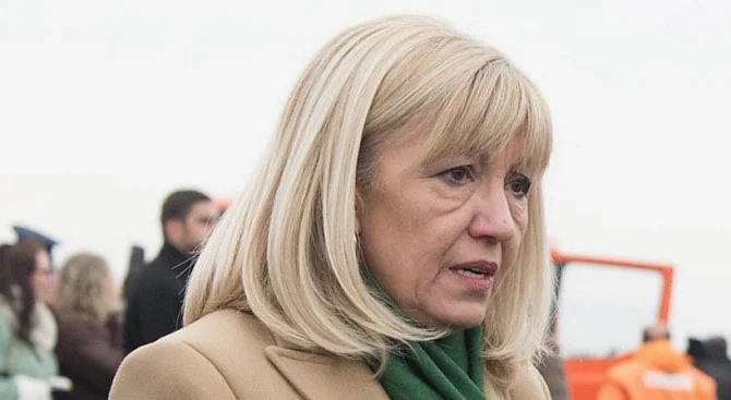 Министър Аврамова се срещна с областния управител и с кмета на Перник
