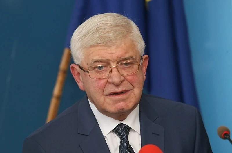 Няма ли да сменят директора на \