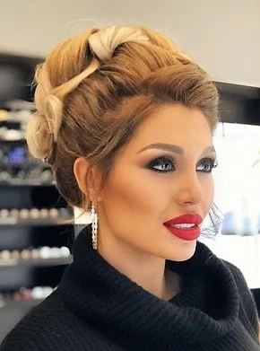  Джулиана Гани разбива с кичозен татус
