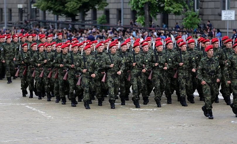 Сухопътните войски честват днес своя боен празник