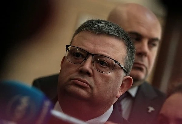 ГЕРБ и НФСБ влязоха в спор за Цацаров, според ДПС той е богатство