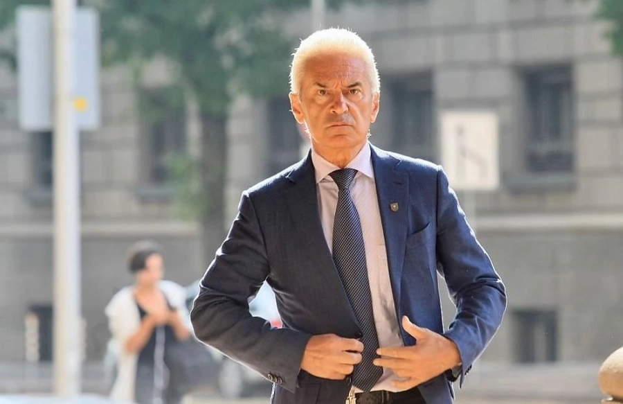 ЦИК глоби с две хиляди лева Волен Сидеров заради поведението му в „Референдум”