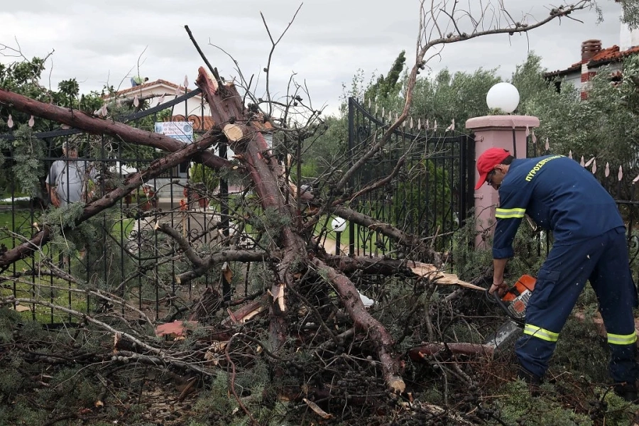 Значителни валежи в Гърция нанесоха щети