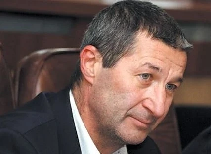 Владо Каролев скочи на \