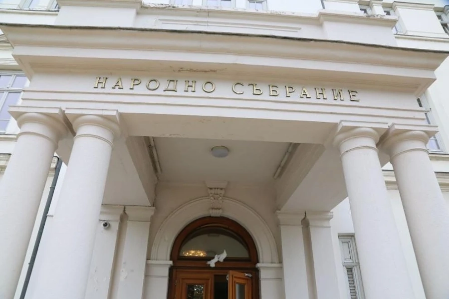 Депутатите запазиха минута мълчание в памет на Стефан Данаилов