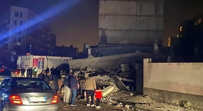 БЧК изпраща одеяла, палатки и чаршафи за Албания