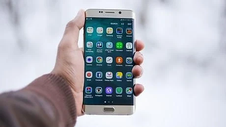 Учени: Младежите развиват пристрастеност към смартфоните си
