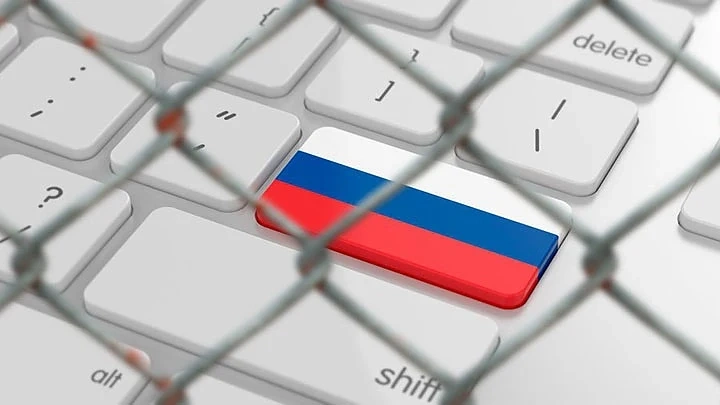 Русия забрани компютри и смартфони без руски програми