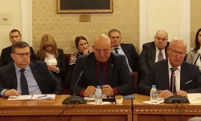 Цацаров поиска всички служители на КПКОНПИ да бъдат подлагани на проверки