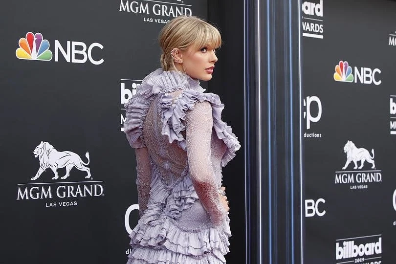 Тейлър Суифт в януарския брой на Vogue Великобритания
