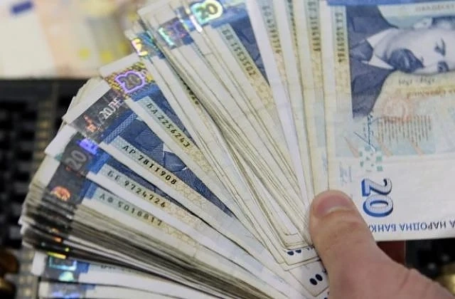 Средният осигурителен доход за октомври е 1002,75 лв.