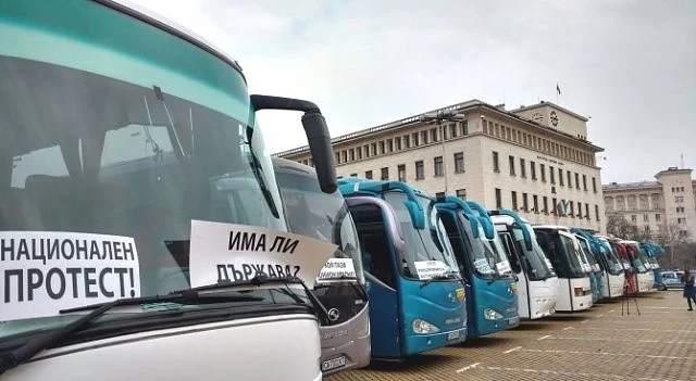 Автобусните превозвачи излизат на протест