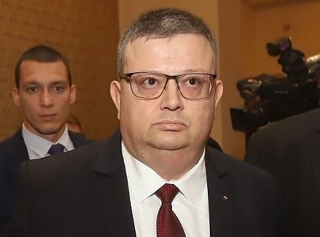 Обнародваха указа за освобождаването на Цацаров