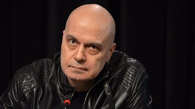 Слави Трифонов: Не само на депутатите не им пука за суверена, а и на президента