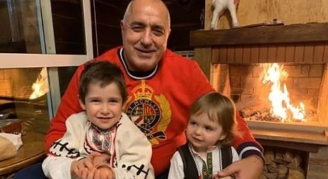 Борисов на Бъдни вечер с внуците (СНИМКА)
