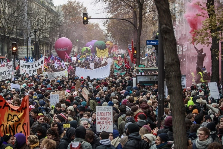Протестите във Франция продължават