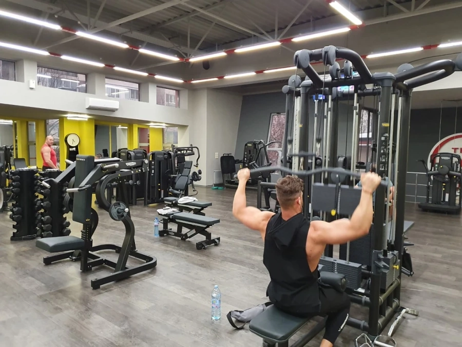 Първият модерен фитнес център The Red GYM е с нови уреди 