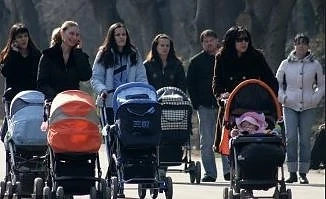 Увеличава се прагът за получаване на детски надбавки