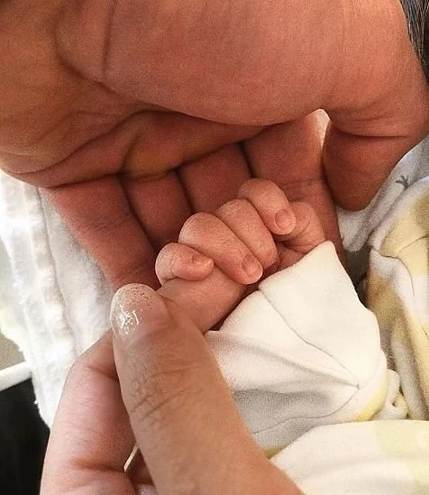 Джулиана Гани роди момченце