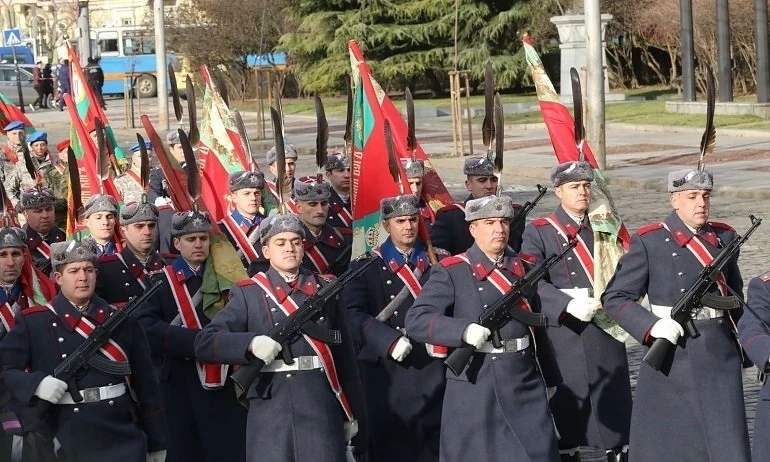 Да се увеличи максималната възраст за постъпване в армията, предлага МО