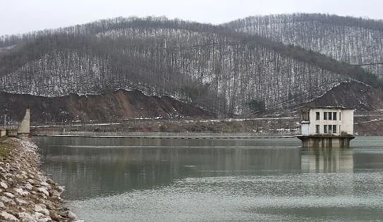 Къде отива водата на язовир Бебреш?