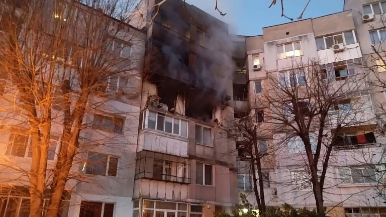 Остава неясна причината за взрива в блок във Варна