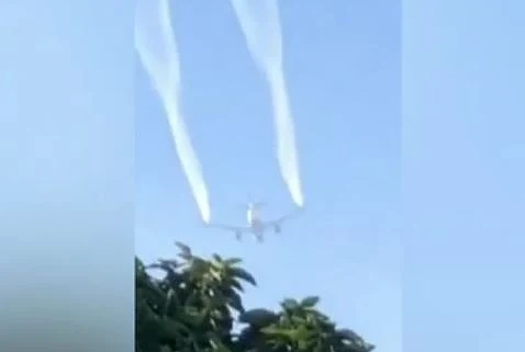 Самолет изхвърли гориво над училище в САЩ