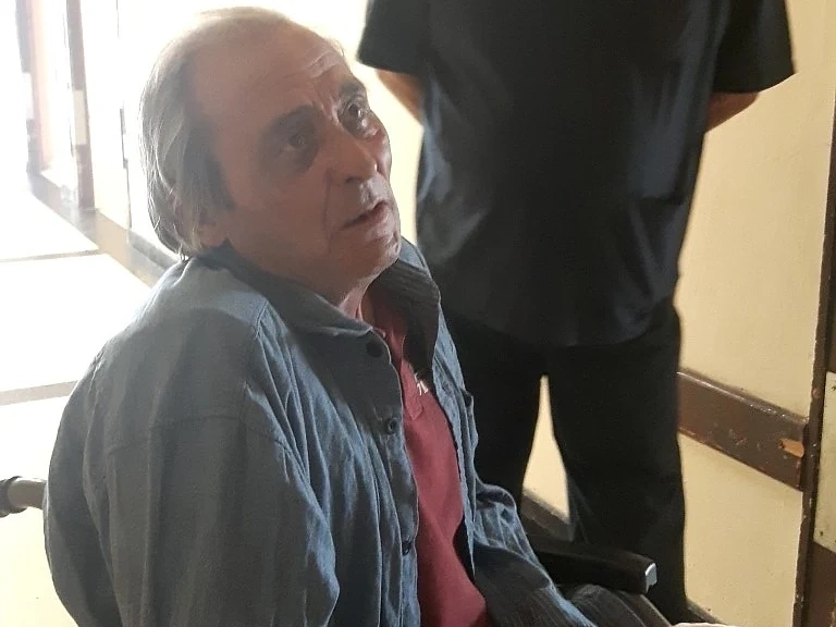 Настаняват в дом бездомника Валентин, който живее в болница в Бургас