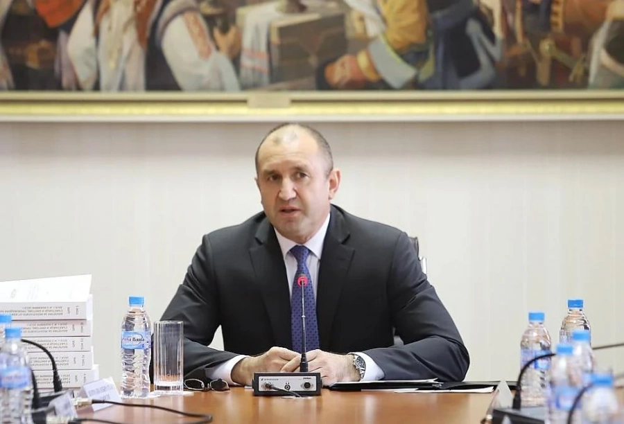 Румен Радев: Аз не се състезавам с никого