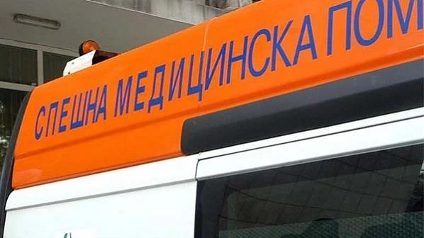 Мъж нападна екип на Спешна помощ