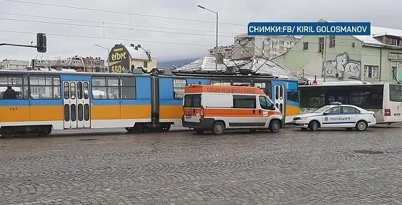 Автобус блъсна жена в столицата