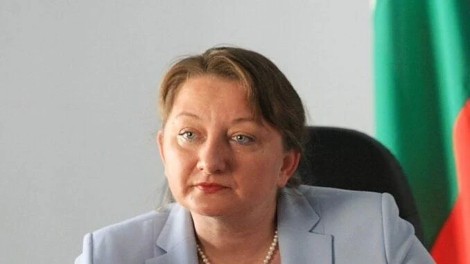 Сачева: Българският модел за социална политика не разделя детето от семейството