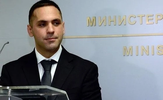 Тесла vs. министър на Борисов: Разпространява фалшиви новини