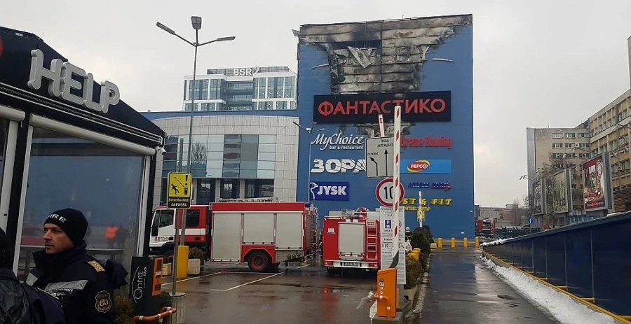 Пожар горя в търговски център в София