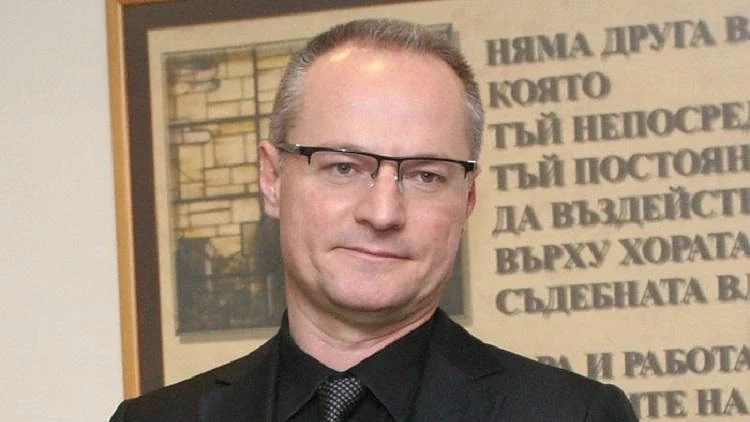 Лозан Панов чака спешна информация от Гешев и Цацаров за Миталов