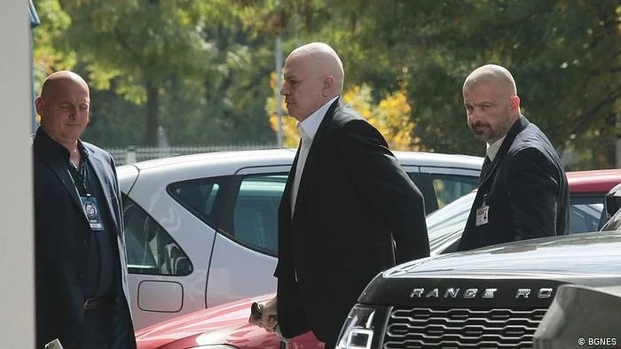 Партията на Слави трета политическа сила, рейтингът на Гешев расте