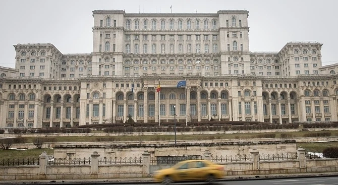 Правителство в Рим оцеля