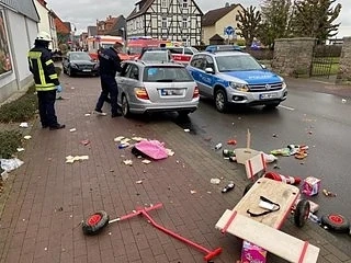 Полицията в Германия: Колата е врязана в карнавалното шествие умишлено