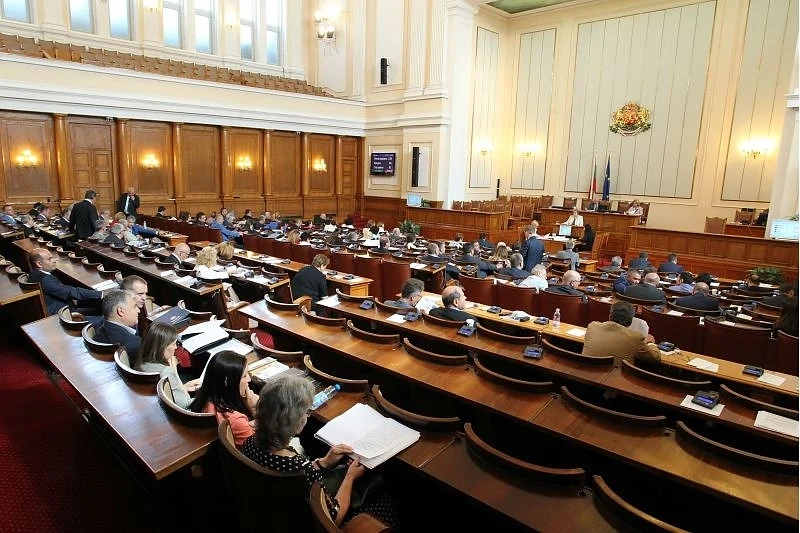 ВМРО спира вандализма в гробищните паркове